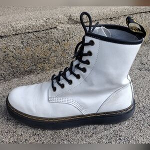 DR. DOC MARTENS Zavala Women's Size 8 White Boots AW004.  Good Condition